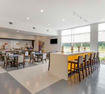 GLo Best Western Pooler-Savannah Airport Lobby