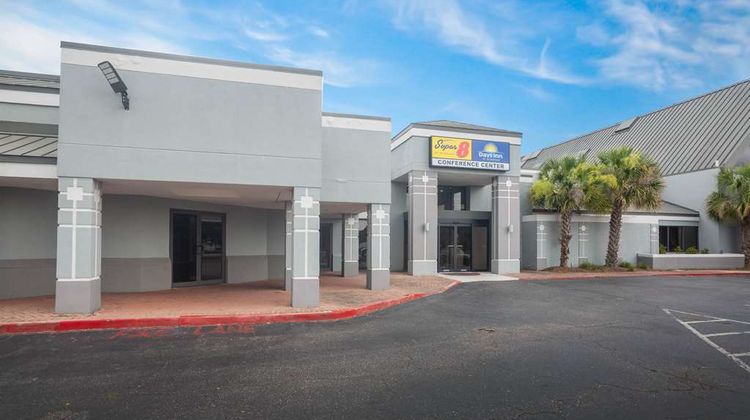 Super 8 by Wyndham Mobile I-65 Exterior