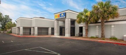 Super 8 by Wyndham Mobile I-65 Exterior