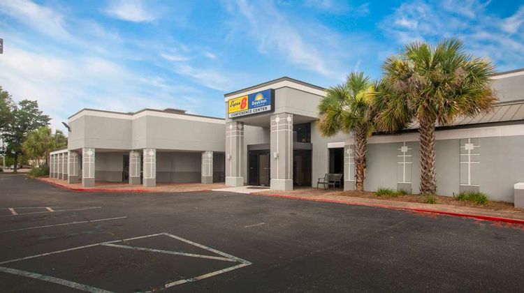 Super 8 by Wyndham Mobile I-65 Exterior