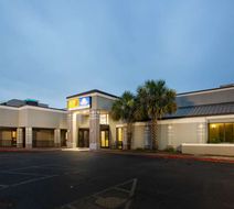 Super 8 by Wyndham Mobile I-65 Exterior