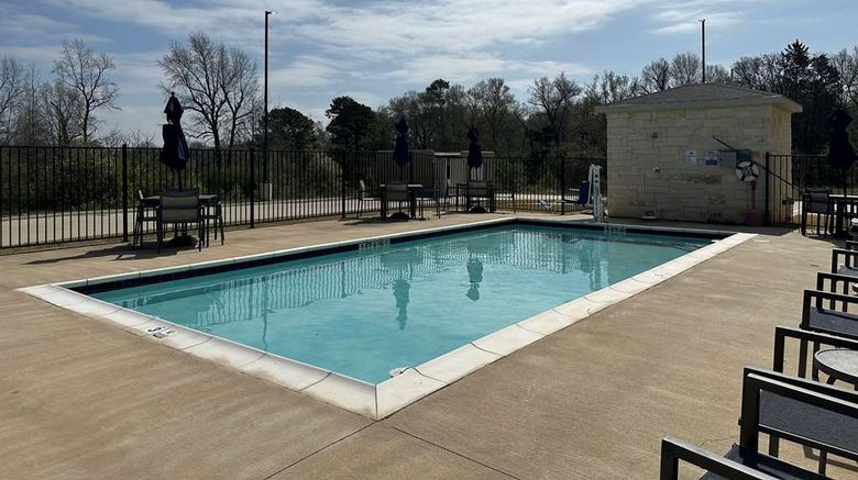 <b>Best Western Plus Chandler Pool</b>. Images powered by <a href="https://iceportal.shijigroup.com/" title="IcePortal" target="_blank">IcePortal</a>.