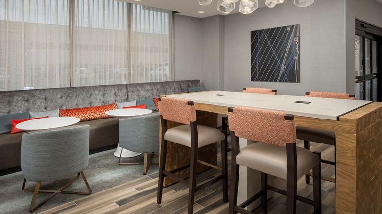 <b>Hampton Inn Boston Logan Airport Chelsea Lobby</b>. Images powered by <a href="https://iceportal.shijigroup.com/" title="IcePortal" target="_blank">IcePortal</a>.