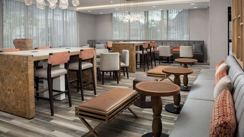 <b>Hampton Inn Boston Logan Airport Chelsea Lobby</b>. Images powered by <a href="https://iceportal.shijigroup.com/" title="IcePortal" target="_blank">IcePortal</a>.
