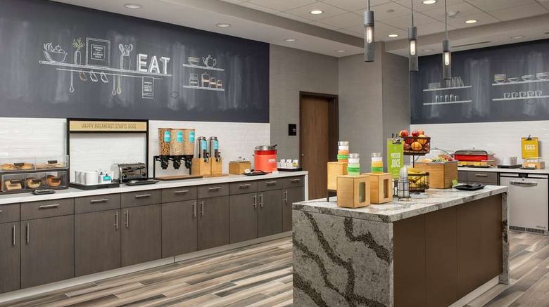 <b>Hampton Inn Boston Logan Airport Chelsea Restaurant</b>. Images powered by <a href="https://iceportal.shijigroup.com/" title="IcePortal" target="_blank">IcePortal</a>.