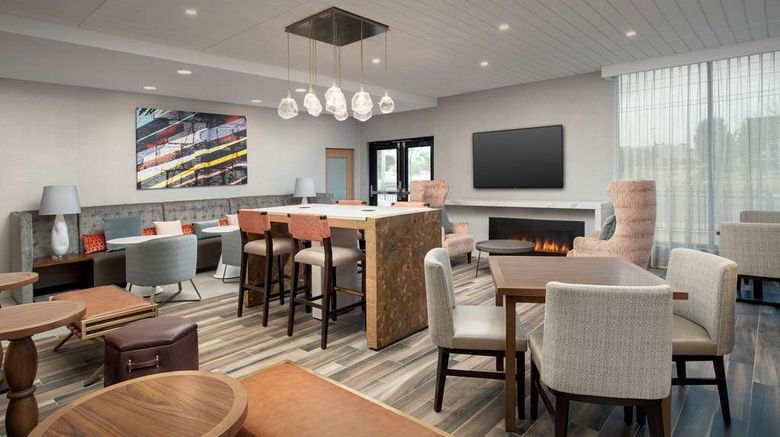 <b>Hampton Inn Boston Logan Airport Chelsea Restaurant</b>. Images powered by <a href="https://iceportal.shijigroup.com/" title="IcePortal" target="_blank">IcePortal</a>.