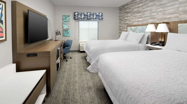 <b>Hampton Inn Boston Logan Airport Chelsea Room</b>. Images powered by <a href="https://iceportal.shijigroup.com/" title="IcePortal" target="_blank">IcePortal</a>.