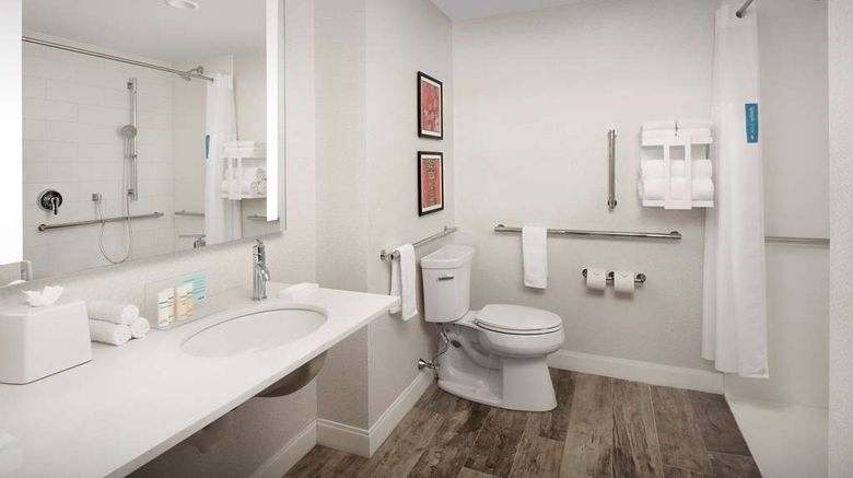 <b>Hampton Inn Boston Logan Airport Chelsea Room</b>. Images powered by <a href="https://iceportal.shijigroup.com/" title="IcePortal" target="_blank">IcePortal</a>.