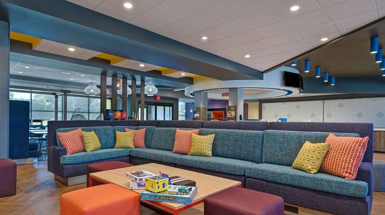 <b>Tru by Hilton Mooresville Lobby</b>. Images powered by <a href="https://iceportal.shijigroup.com/" title="IcePortal" target="_blank">IcePortal</a>.