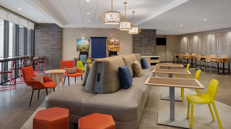 <b>Home2 Suites Des Moines-Drake University Lobby</b>. Images powered by <a href="https://iceportal.shijigroup.com/" title="IcePortal" target="_blank">IcePortal</a>.