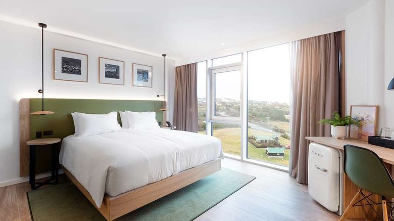<b>Hilton Garden Inn Faroe Island Room</b>. Images powered by <a href="https://iceportal.shijigroup.com/" title="IcePortal" target="_blank">IcePortal</a>.