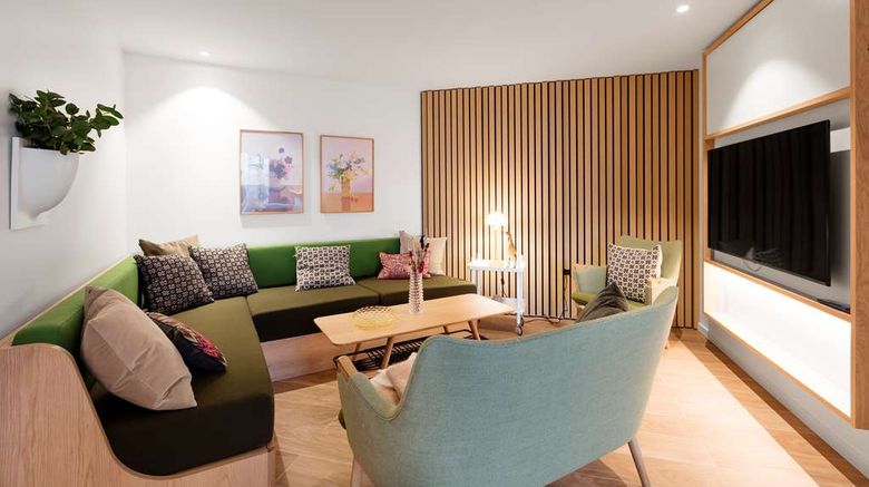 <b>Hilton Garden Inn Faroe Island Room</b>. Images powered by <a href="https://iceportal.shijigroup.com/" title="IcePortal" target="_blank">IcePortal</a>.
