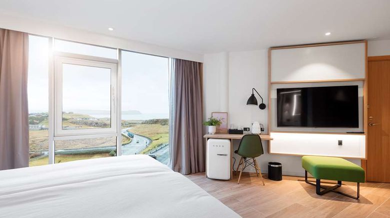 <b>Hilton Garden Inn Faroe Island Room</b>. Images powered by <a href="https://iceportal.shijigroup.com/" title="IcePortal" target="_blank">IcePortal</a>.