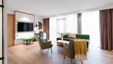 <b>Hilton Garden Inn Faroe Island Room</b>. Images powered by <a href="https://iceportal.shijigroup.com/" title="IcePortal" target="_blank">IcePortal</a>.