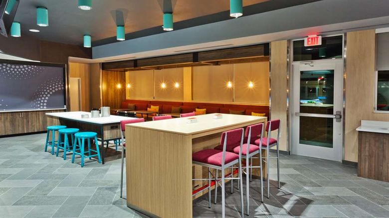 <b>Tru by Hilton Prattville Lobby</b>. Images powered by <a href="https://iceportal.shijigroup.com/" title="IcePortal" target="_blank">IcePortal</a>.