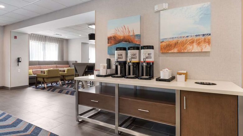 <b>Hampton Inn Niles Lobby</b>. Images powered by <a href="https://iceportal.shijigroup.com/" title="IcePortal" target="_blank">IcePortal</a>.