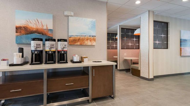 <b>Hampton Inn Niles Lobby</b>. Images powered by <a href="https://iceportal.shijigroup.com/" title="IcePortal" target="_blank">IcePortal</a>.