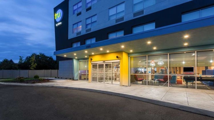 Tru by Hilton Radford Exterior