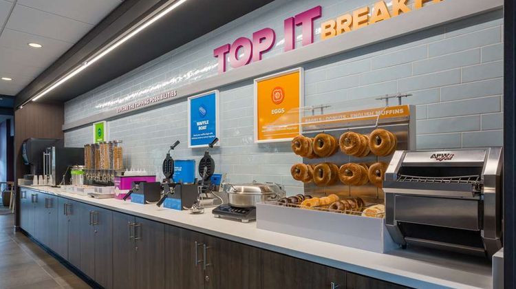 Tru by Hilton Radford Restaurant
