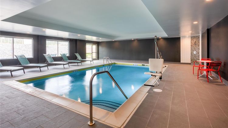 Tru by Hilton Radford Pool