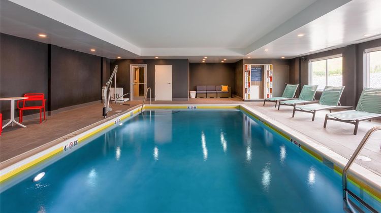 Tru by Hilton Radford Pool