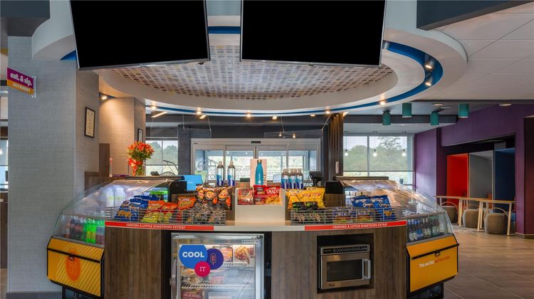 Tru by Hilton Radford Restaurant
