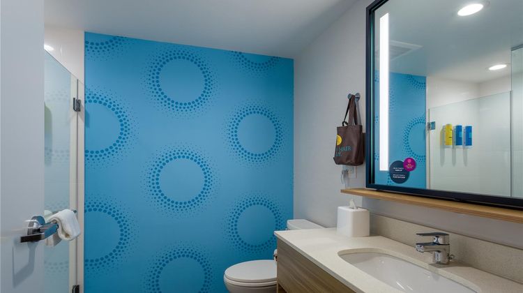 Tru by Hilton Radford Room