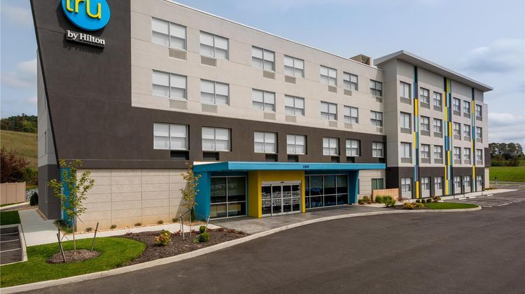 Tru by Hilton Radford Exterior