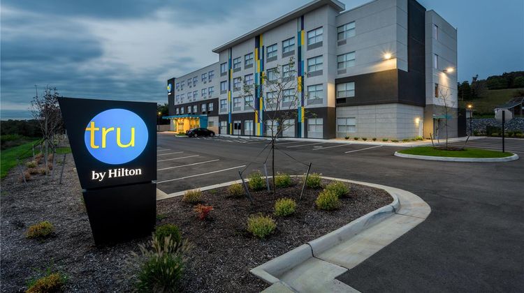 Tru by Hilton Radford Exterior