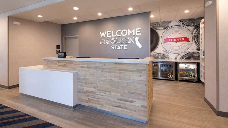 <b>Hampton Inn Santa Cruz West Lobby</b>. Images powered by <a href="https://iceportal.shijigroup.com/" title="IcePortal" target="_blank">IcePortal</a>.