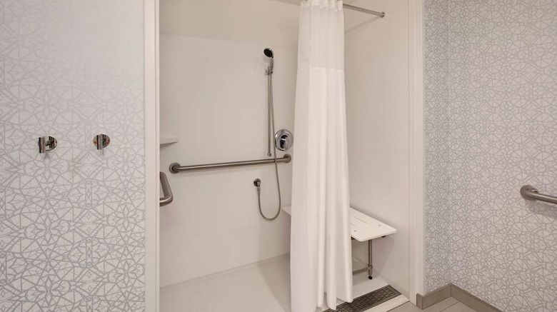 <b>Hampton Inn Santa Cruz West Room</b>. Images powered by <a href="https://iceportal.shijigroup.com/" title="IcePortal" target="_blank">IcePortal</a>.
