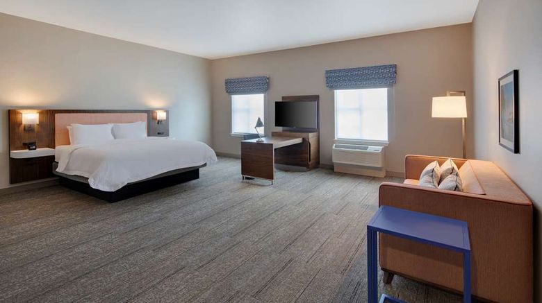 <b>Hampton Inn Santa Cruz West Room</b>. Images powered by <a href="https://iceportal.shijigroup.com/" title="IcePortal" target="_blank">IcePortal</a>.