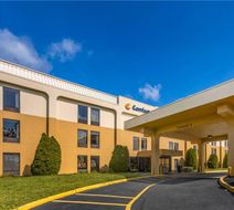 Comfort Inn and Suites Mount Holly Exterior
