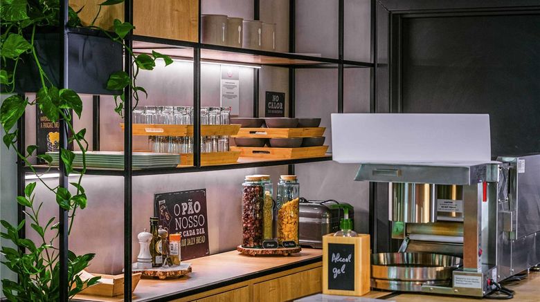 <b>Ibis Porto Cen. M. Bolhao Restaurant</b>. Images powered by <a href="https://iceportal.shijigroup.com/" title="IcePortal" target="_blank">IcePortal</a>.