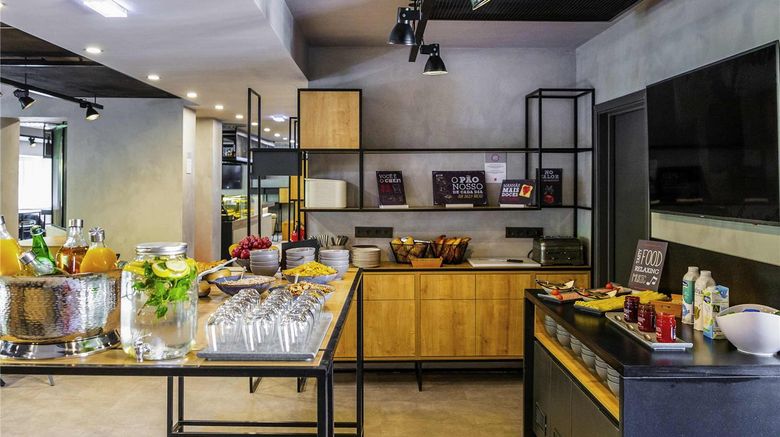 <b>Ibis Porto Cen. M. Bolhao Restaurant</b>. Images powered by <a href="https://iceportal.shijigroup.com/" title="IcePortal" target="_blank">IcePortal</a>.