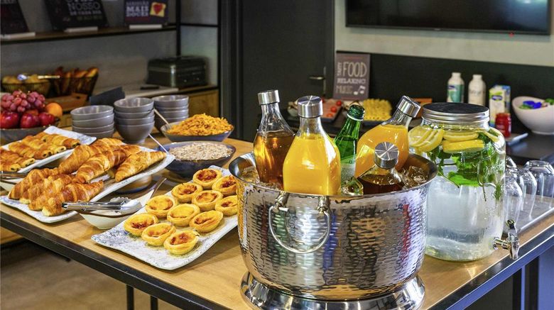<b>Ibis Porto Cen. M. Bolhao Restaurant</b>. Images powered by <a href="https://iceportal.shijigroup.com/" title="IcePortal" target="_blank">IcePortal</a>.
