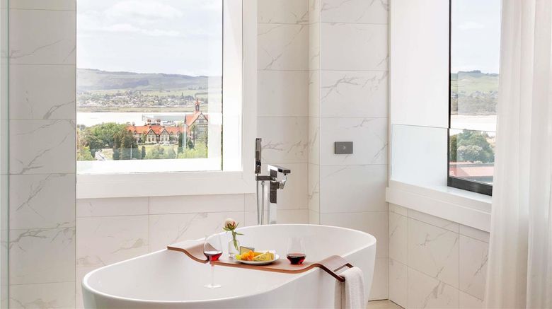 <b>Pullman Rotorua Suite</b>. Images powered by <a href="https://iceportal.shijigroup.com/" title="IcePortal" target="_blank">IcePortal</a>.