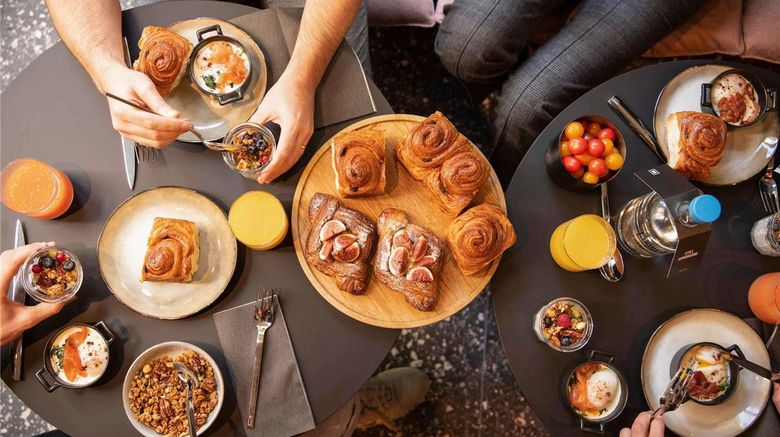 <b>Tribe Paris Batignolles Restaurant</b>. Images powered by <a href="https://iceportal.shijigroup.com/" title="IcePortal" target="_blank">IcePortal</a>.