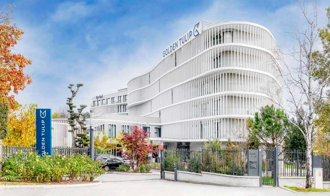 Golden Tulip Lyon Ouest Techlid Hotel Exterior
