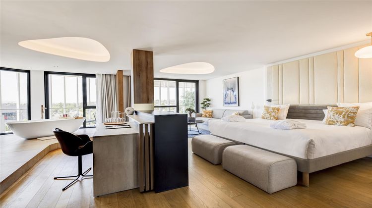Golden Tulip Lyon Ouest Techlid Hotel Suite