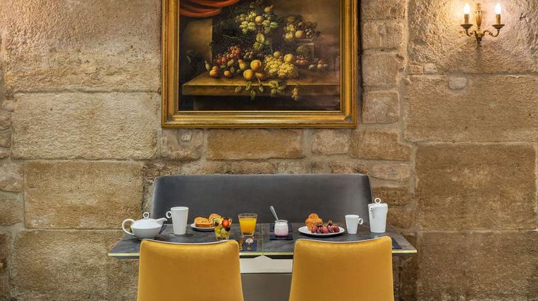 <b>Hotel Ducs De Bourgogne Restaurant</b>. Images powered by <a href="https://iceportal.shijigroup.com/" title="IcePortal" target="_blank">IcePortal</a>.