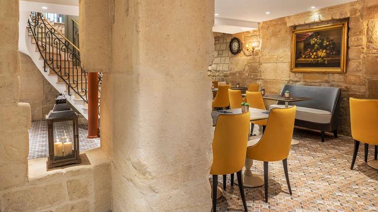 <b>Hotel Ducs De Bourgogne Restaurant</b>. Images powered by <a href="https://iceportal.shijigroup.com/" title="IcePortal" target="_blank">IcePortal</a>.