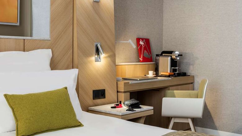 <b>Louvre Saint Honore Hotel Room</b>. Images powered by <a href="https://iceportal.shijigroup.com/" title="IcePortal" target="_blank">IcePortal</a>.