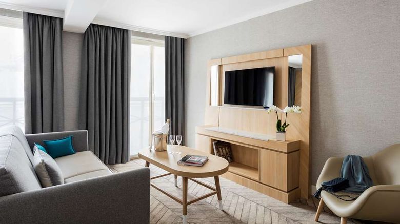 <b>Louvre Saint Honore Hotel Suite</b>. Images powered by <a href="https://iceportal.shijigroup.com/" title="IcePortal" target="_blank">IcePortal</a>.