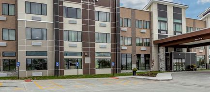 MainStay Suites WaukeeWest Des Moines Exterior