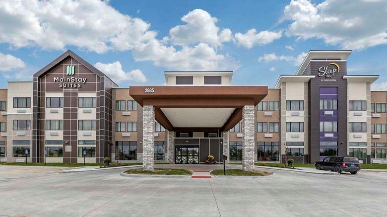 <b>MainStay Suites WaukeeWest Des Moines Exterior</b>. Images powered by <a href="https://iceportal.shijigroup.com/" title="IcePortal" target="_blank">IcePortal</a>.