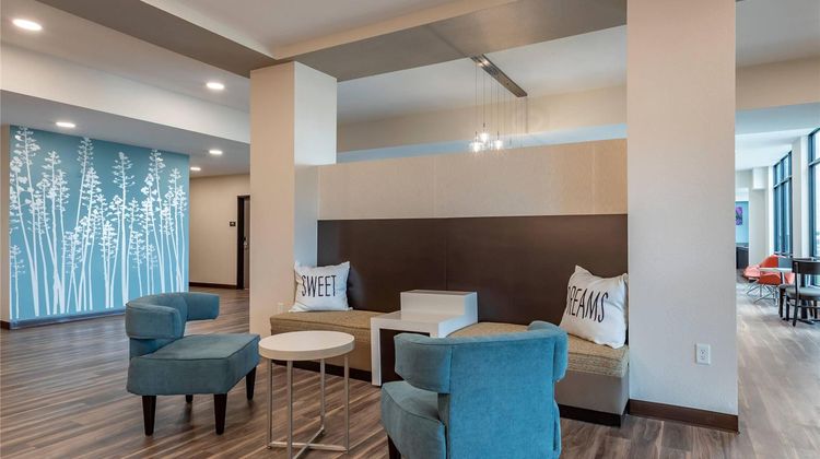MainStay Suites WaukeeWest Des Moines Lobby