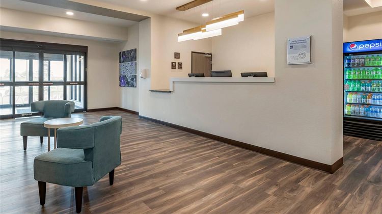 MainStay Suites WaukeeWest Des Moines Lobby