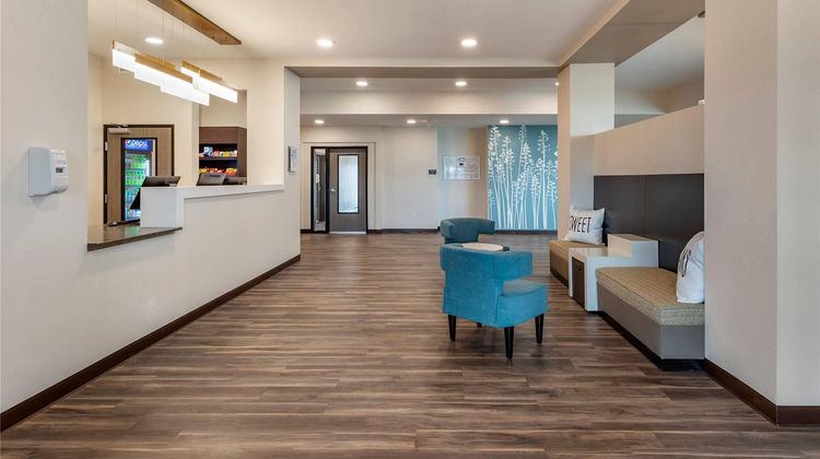MainStay Suites WaukeeWest Des Moines Lobby