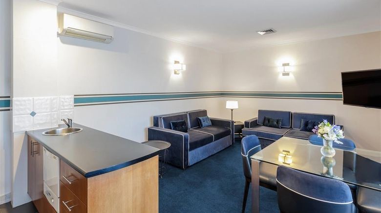 <b>Ramada by Wyndham Diplomat Canberra Room</b>. Images powered by <a href="https://iceportal.shijigroup.com/" title="IcePortal" target="_blank">IcePortal</a>.